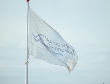 Mariagerfjord Gymnasium flag ved hovedindgang