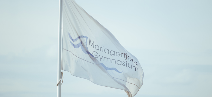 Mariagerfjord Gymnasium flag ved hovedindgang