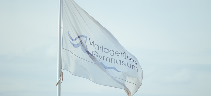 Mariagerfjord Gymnasium flag ved hovedindgang