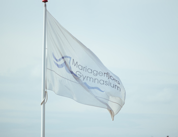 Mariagerfjord Gymnasium flag ved hovedindgang