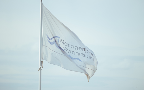 Mariagerfjord Gymnasium flag ved hovedindgang