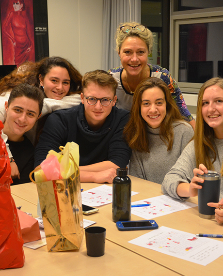 Udvekslingselever på Mariagerfjord Gymnasium spiller pakkespil