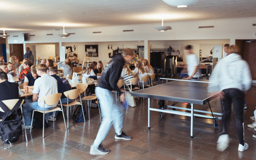 Bordtennis og et levende studiemiljø på Mariagerfjord Gymnasium
