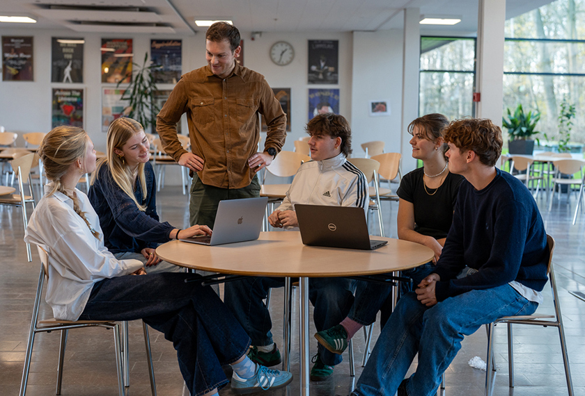 Faglig trivsel og gruppearbejde på Mariagerfjord Gymnasium