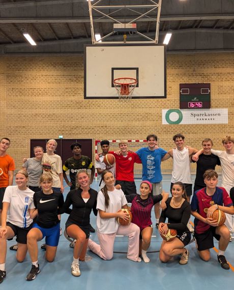 Frivillige aktiviteter og basketball på Mariagerfjord Gymnasium i Hobro