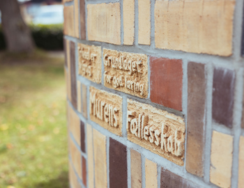 Kunstværk udenfor Mariagerfjord Gymnasium