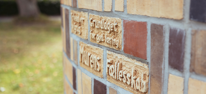 Kunstværk udenfor Mariagerfjord Gymnasium