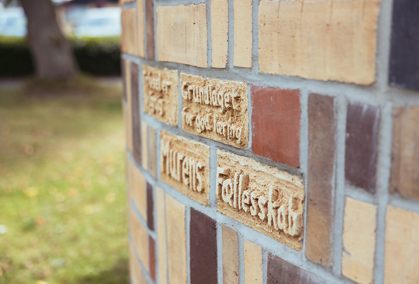 Kunstværk udenfor Mariagerfjord Gymnasium