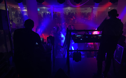 Fest og DJ på Mariagerfjord Gymnasium